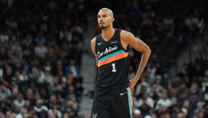 亿万28-回归首发终于赢球！文班12中7&amp;三分6中5 得到22分10板1助2帽