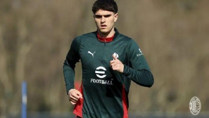 亿万28-意媒丨巴特萨吉不行就埃斯图皮尼安